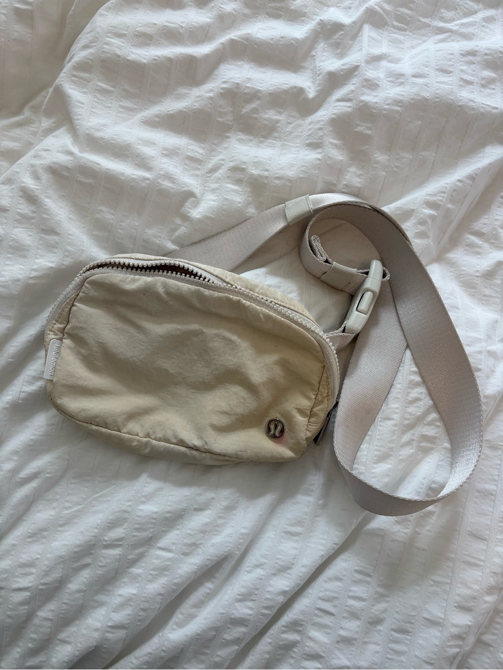 lululemon athletica beige cream belt bag